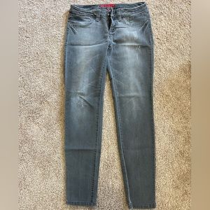 Elle woman’s jeans barely worn